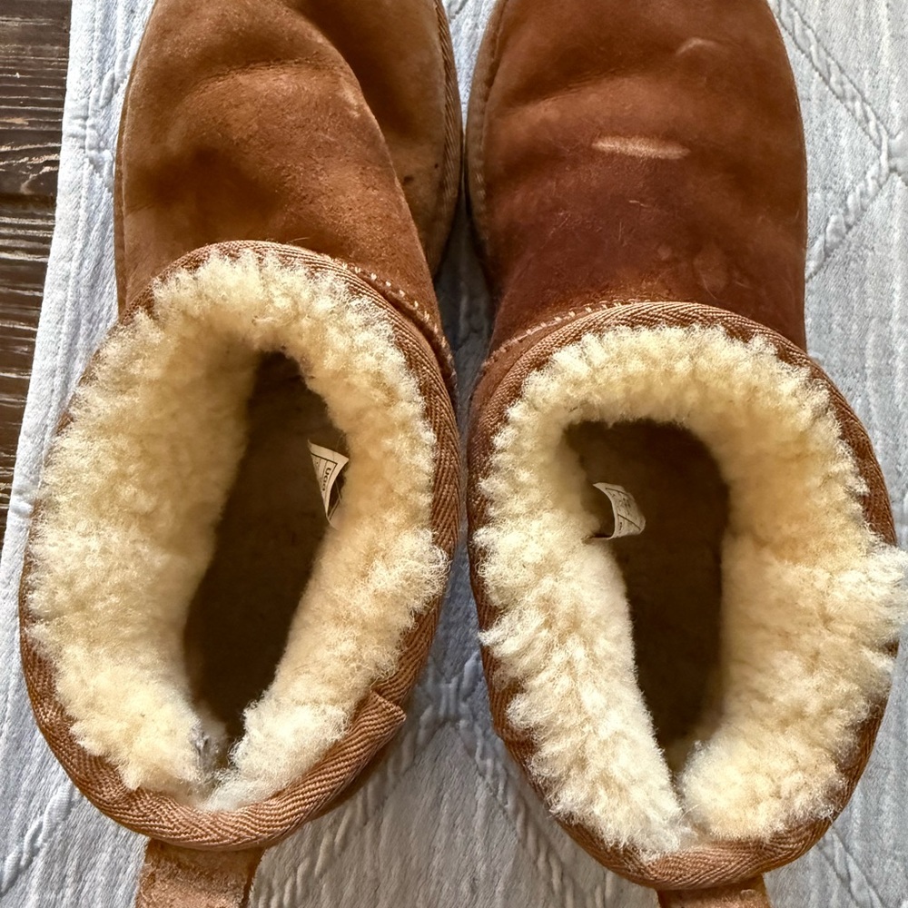 UGG Tan Shearling Boots - Picture 3 of 8